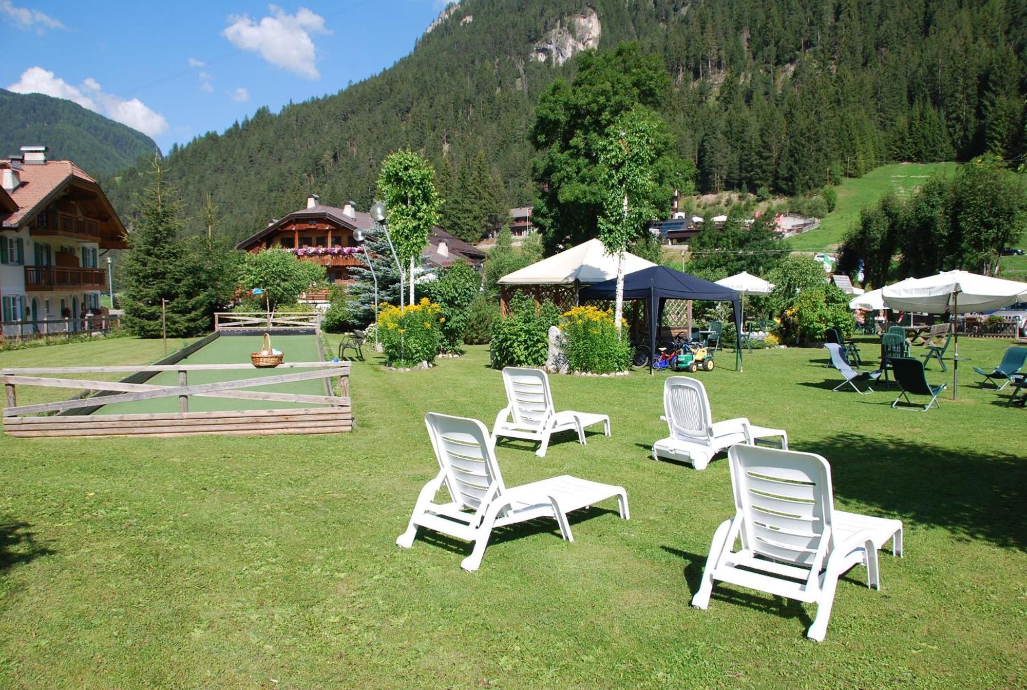 Dolomiten Hotel Irma Canazei Eksteriør bilde