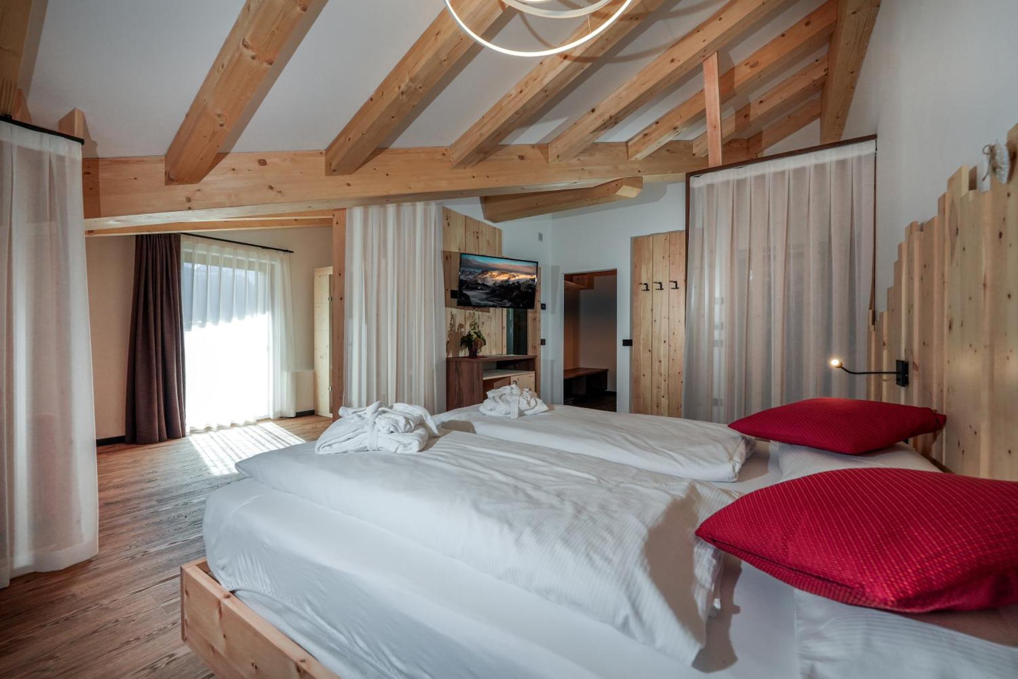 Dolomiten Hotel Irma Canazei Eksteriør bilde