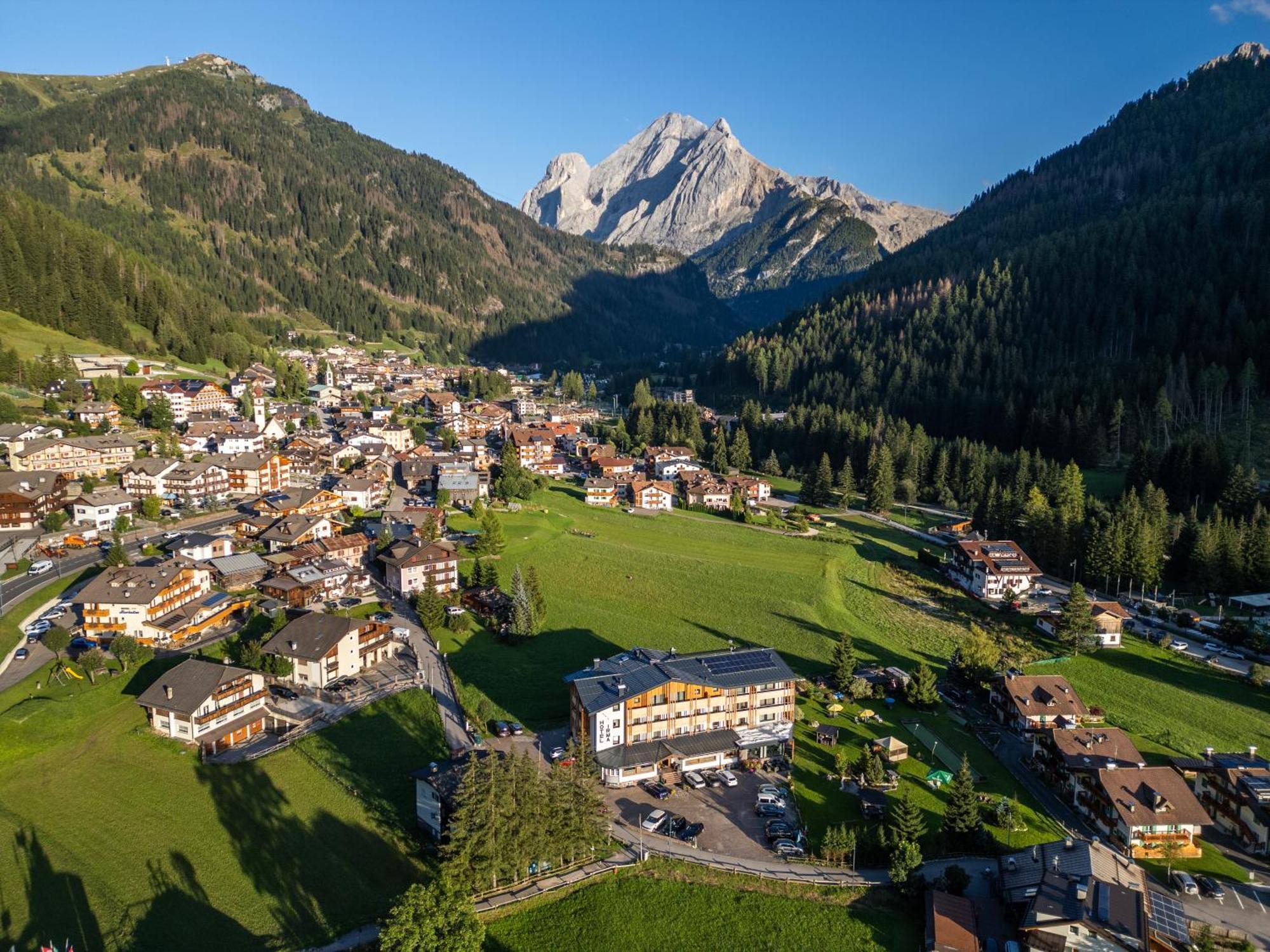 Dolomiten Hotel Irma Canazei Eksteriør bilde