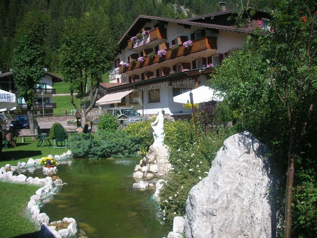 Dolomiten Hotel Irma Canazei Eksteriør bilde